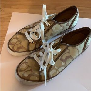 Coach Signature canvas tennis tan & white lacing